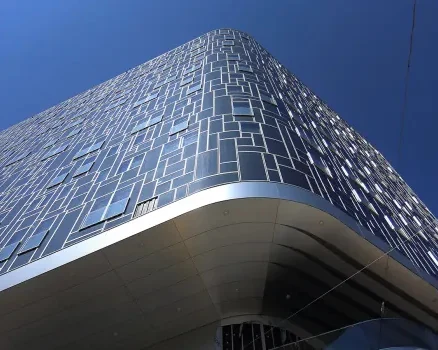 Facade detail and projecting building volume of P2