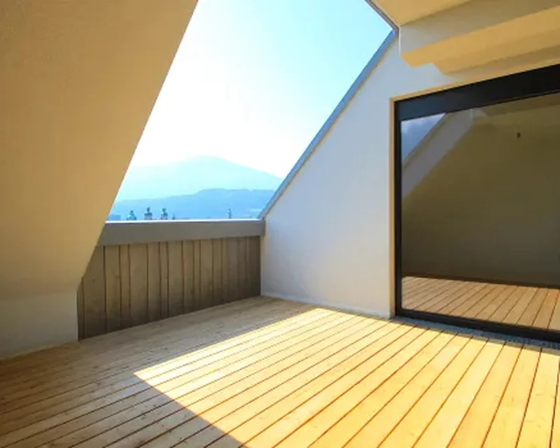 Dachterrasse von RIGA 17 mit Blick auf die Innsbrucker Bergwelt